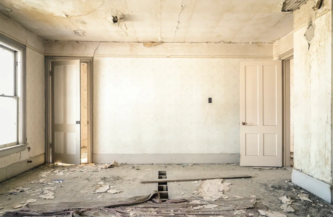 Waste disposal crew managing a cleanout project in Pasco